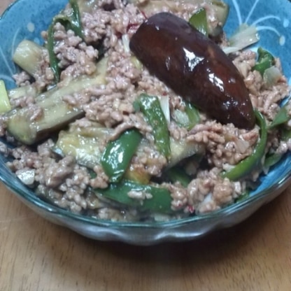 私の腕が未熟のため、麻婆ではなく、すっかり『茄子とひき肉の炒め物』になってしまいました…。それはそれで美味しかったので家内も喜んでくれました。